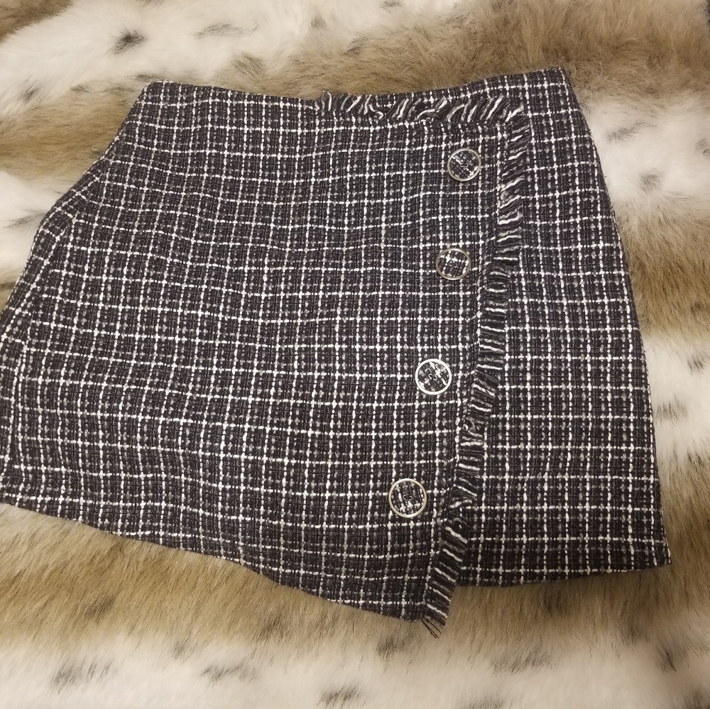 Tweed mini skirt
